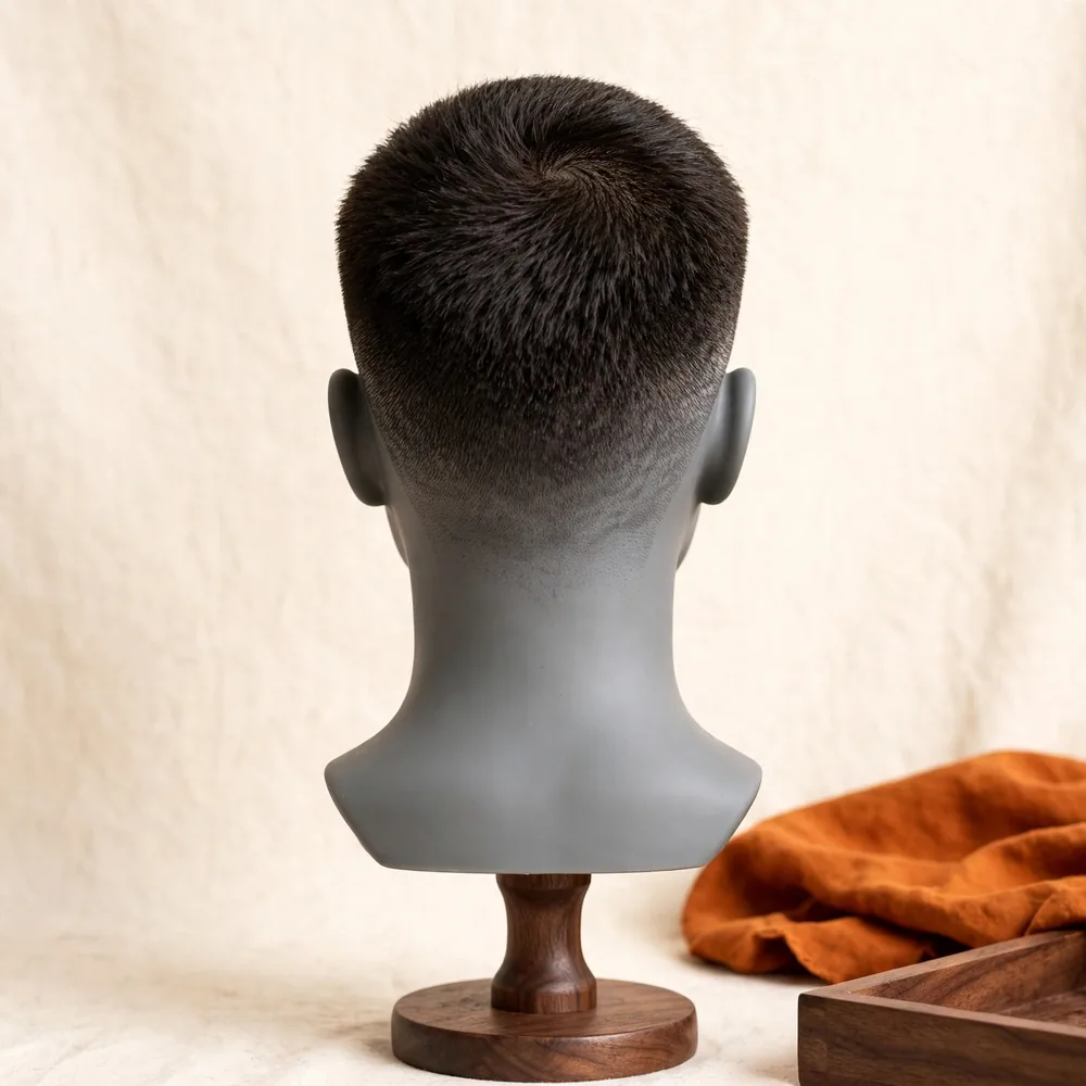 A tapered neckline